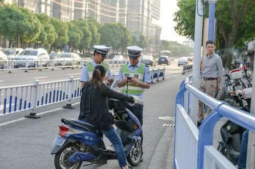 车上路有“5不能”新要求别被罚了才知道AYX爱游戏2025年2月起执行电动(图8)